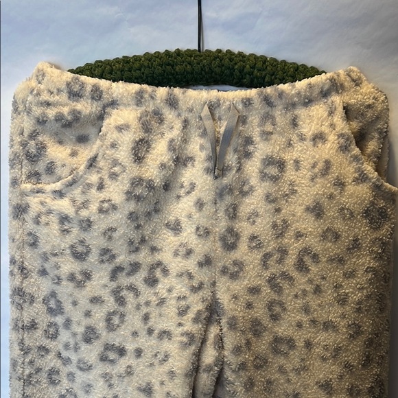 Cozy Leopard Print Kids Pajamas - Picture 3 of 8